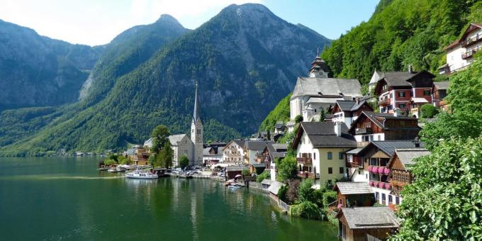 Mana harus pergi di Eropa: Desa Hallstatt, Austria