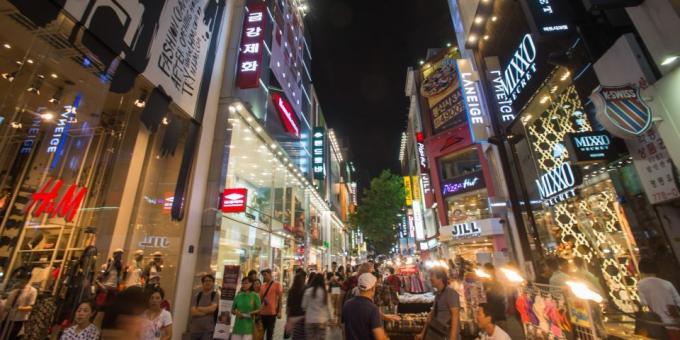 Objek Wisata Korea Selatan: jalan perbelanjaan Myeongdong