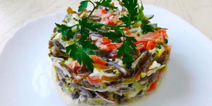 Resep: Kelautan kubis salad dengan salmon, telur dan mentimun