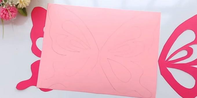kartu ulang tahun dengan tangan Anda sendiri: Pasang sayap untuk kertas merah muda dan lingkaran