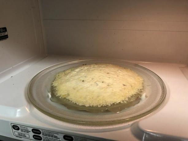 Anda tidak bisa memanaskan di microwave