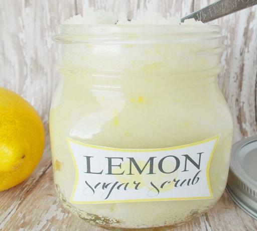 Cara membuat hadiah Tahun Baru dengan tangan mereka sendiri: Gula scrub dengan aroma lemon 