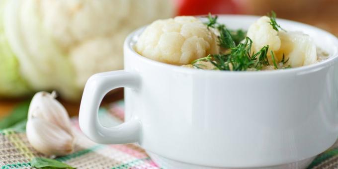 Kentang sup dengan jamur kembang kol