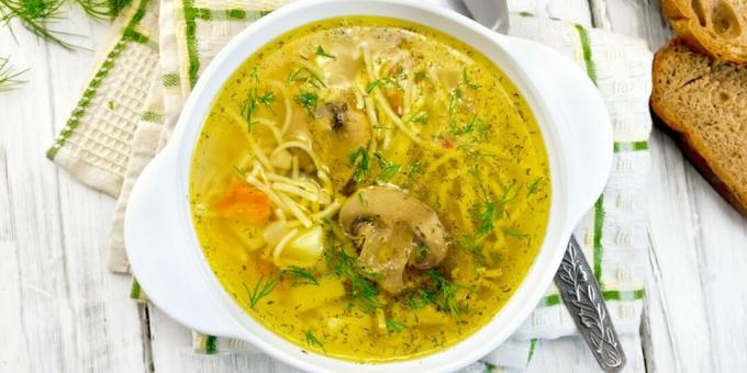 Sup ayam dengan bihun dan jamur