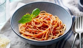 Spaghetti dengan saus tomat