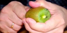 Cara cepat membersihkan sendok kiwi