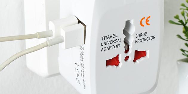 Universal Travel Adapter dengan USB-port