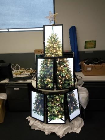 Pohon Natal dari monitor