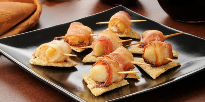 Canape dengan kerang dan bacon