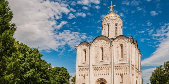 Pemandangan apa yang harus dilihat Vladimir: Katedral Dmitrievsky