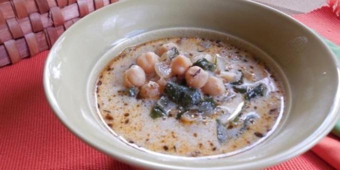 sup sayuran: sup dengan seledri, bayam dan buncis