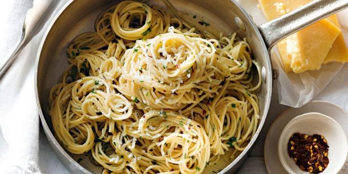 Piring dengan bawang putih: Spaghetti Aglio e Olio