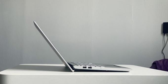Asus VivoBook S15 S532FL: sudut pembukaan tutup
