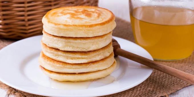 Cara memasak pancake dengan krim asam: Resep