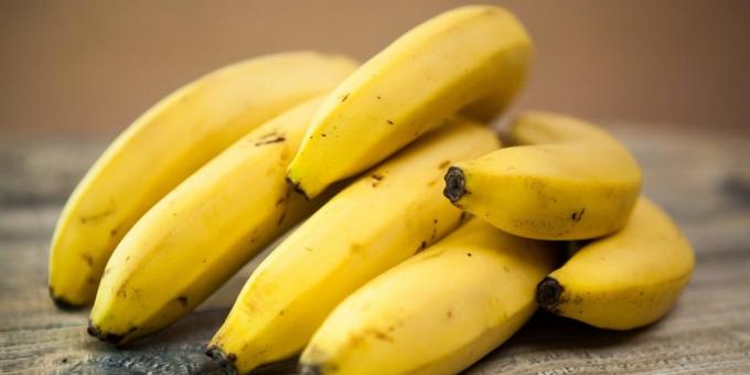 buah-buahan yang bermanfaat dan berry: pisang