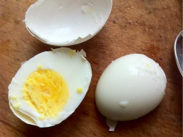 trik dapur: telur cara cepat bersih direbus