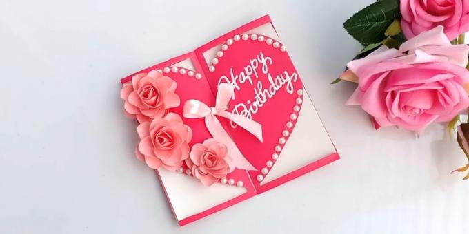 Cara membuat kartu ucapan dalam bentuk hati dengan bunga untuk ulang tahun dengan tangannya
