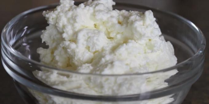 Ricotta dari susu dan yogurt