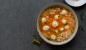 Sup dengan bakso, nasi dan tomat