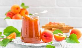 Selai aprikot dengan agar-agar