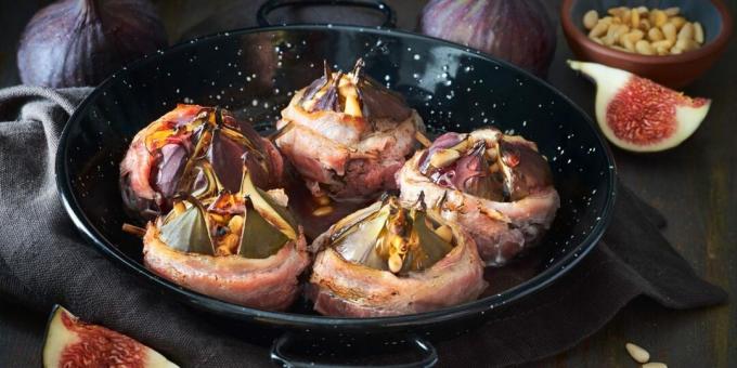 Buah ara panggang dibungkus dengan bacon