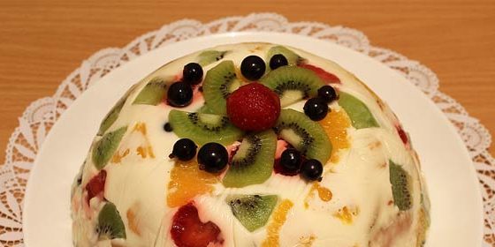 Jelly kue "Patah kaca" dengan buah