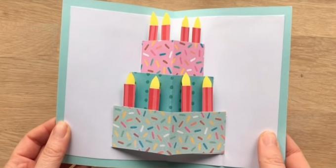 Cara membuat kartu ucapan dengan kue ulang tahun dengan tangannya