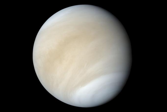 Fakta menarik: Venus - satu-satunya planet yang berputar searah jarum jam