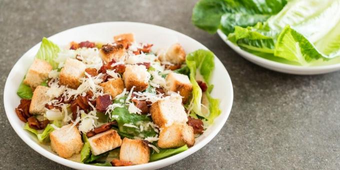 Salad Caesar dengan bacon