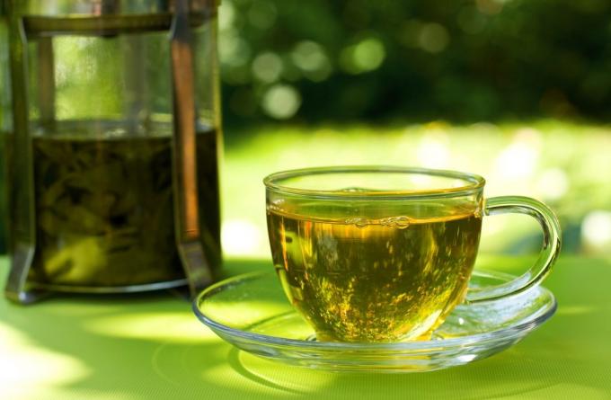 Kebiasaan yang akan membantu menurunkan berat badan: minum teh hijau
