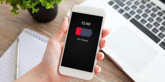 Kapasitas baterai smartphone: siklus biaya lengkap
