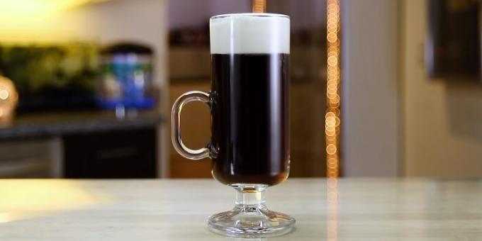 Koktail dengan wiski: Irish Coffee