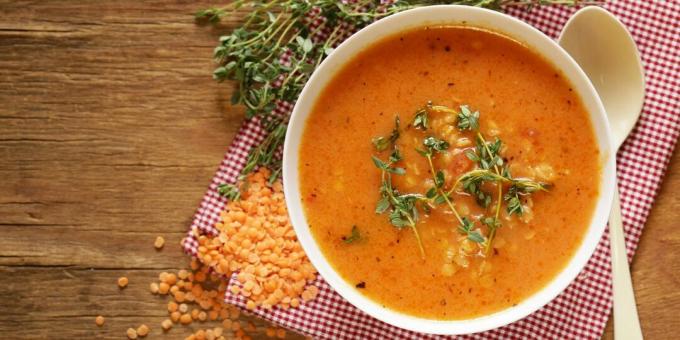 Sup dengan kedelai cincang dan lentil
