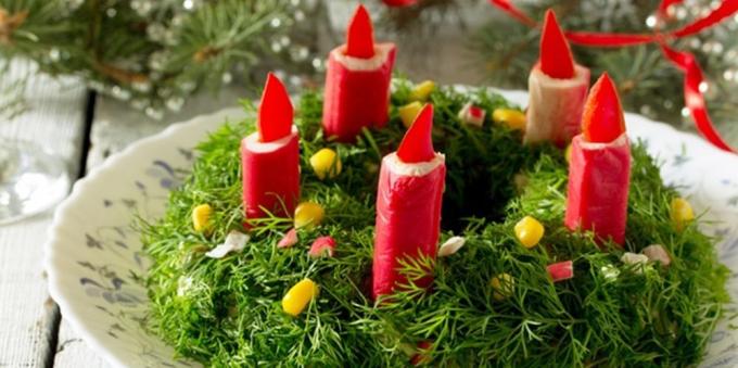 Natal salad: Salad dengan kepiting tongkat "karangan bunga Natal"