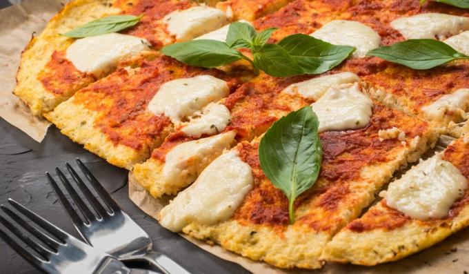Pizza asli dengan dasar kembang kol