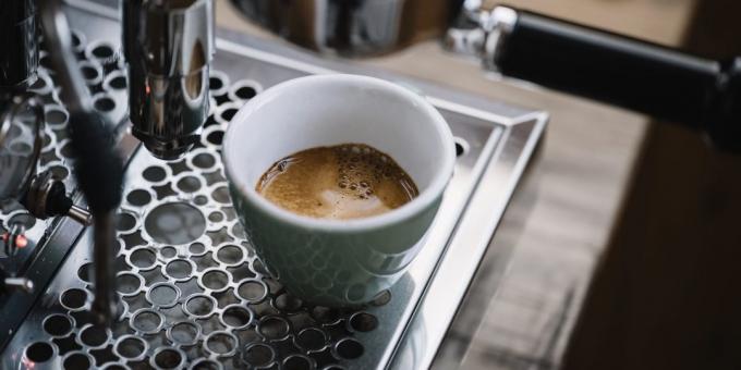 Cara membuat kopi: mekanik carob kopi