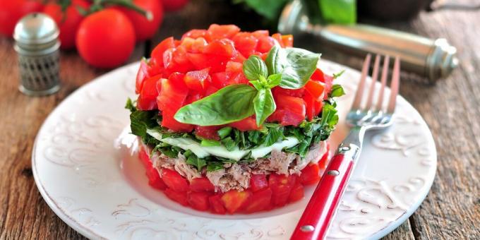 Mozzarella, tuna dan salad bawang putih: resep sederhana
