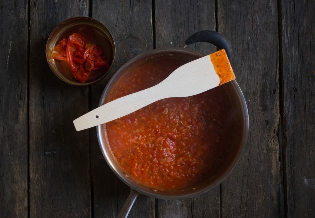 Cara membuat casserole pangsit Italia: tambahkan tomat ke dalam daging panggang Anda