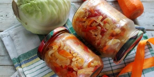 Salad kubis untuk musim dingin: Kubis salad dengan tomat dan merica
