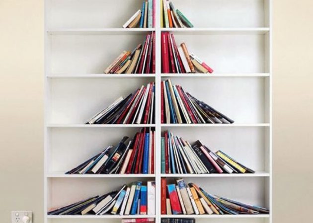 Bagaimana untuk menghias rumah untuk Tahun Baru: pohon Natal dari buku-buku