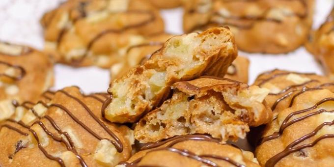 biskuit tawar dengan apel dan kismis