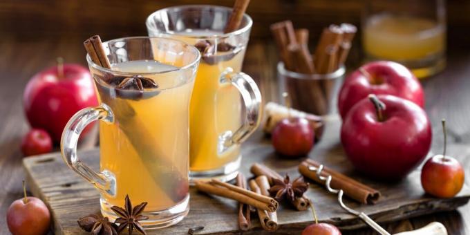 Anggur mulled non-alkohol yang terbuat dari jus apel