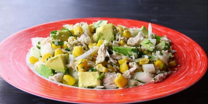 Makanan Diet: Salad Ayam dengan Alpukat dan Jagung