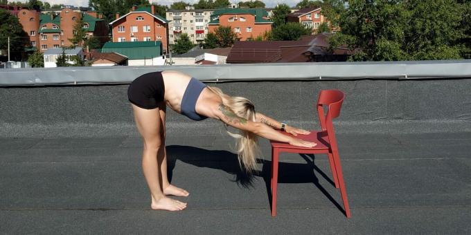 Latihan Yoga Sederhana: Berdiri Membungkuk ke Depan