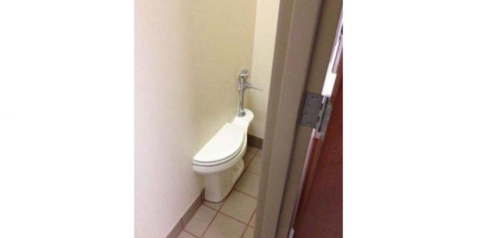 dinding di toilet