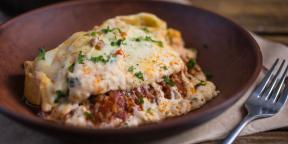 Lasagna cepat dengan daging giling dan 3 jenis keju