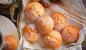 Muffin sederhana dengan krim asam