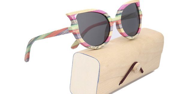 Sunglasses dalam bingkai bambu