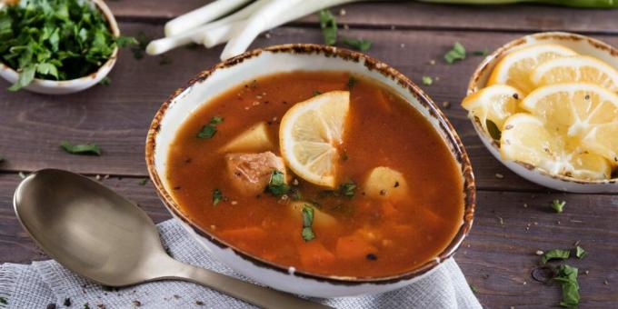 Sup tomat dengan ikan kaleng