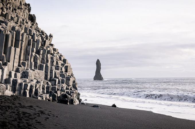 Reynisfjara Beach - Vik, Islandia pantai terbaik